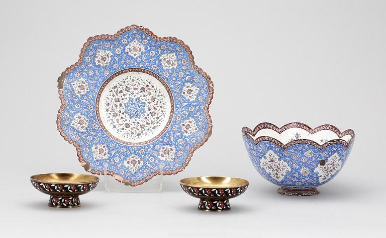 SKÅL MED FAT SAMT SKÅLAR, 2 st, emaljerad metall, Frankrike resp Ryssland, 1800/1900-tal.