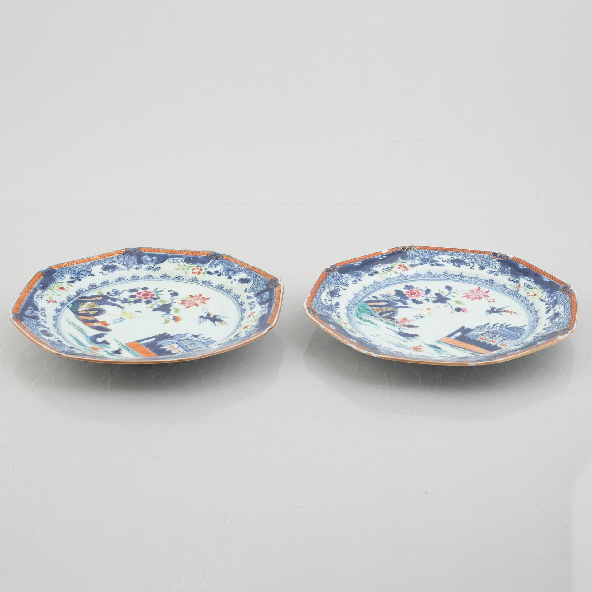Five pieces of blue and white Chinese porcelain, Qing dynasty, 18th-19th century.