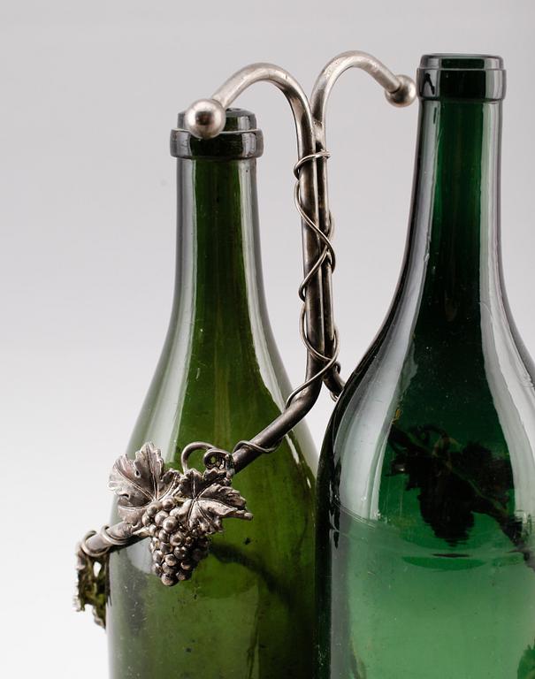 FLASKSTÄLL, glas och försilvrad metall, 1900-talets början.