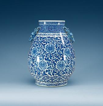 1573. A large blue and white vase, Qing dynasty, with Qianlong seal mark.