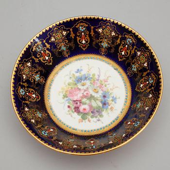 KOPP MED FAT, porslin, Sevres, Frankrike, 1800-tal.