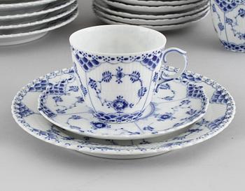 KAFFESERVIS, 18 delar, "Musselmalet", Royal Copenhagen, Danmark, 1900-talets andra hälft.