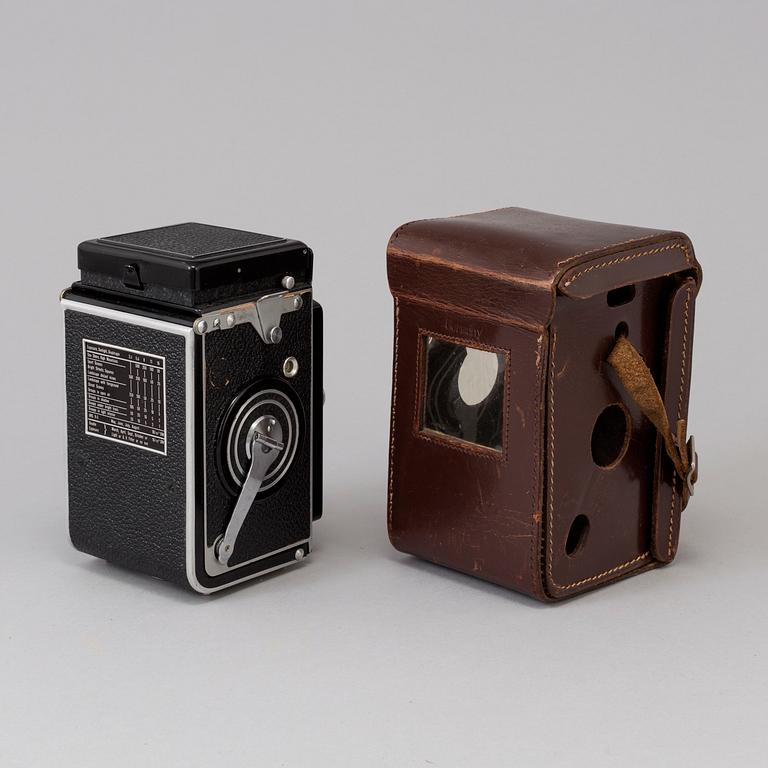 A german Rolleiflex Automat Model 2 no 1086109 with Jena Tessar 1:3,5 f=7,5 cm. 1939 - 1945.