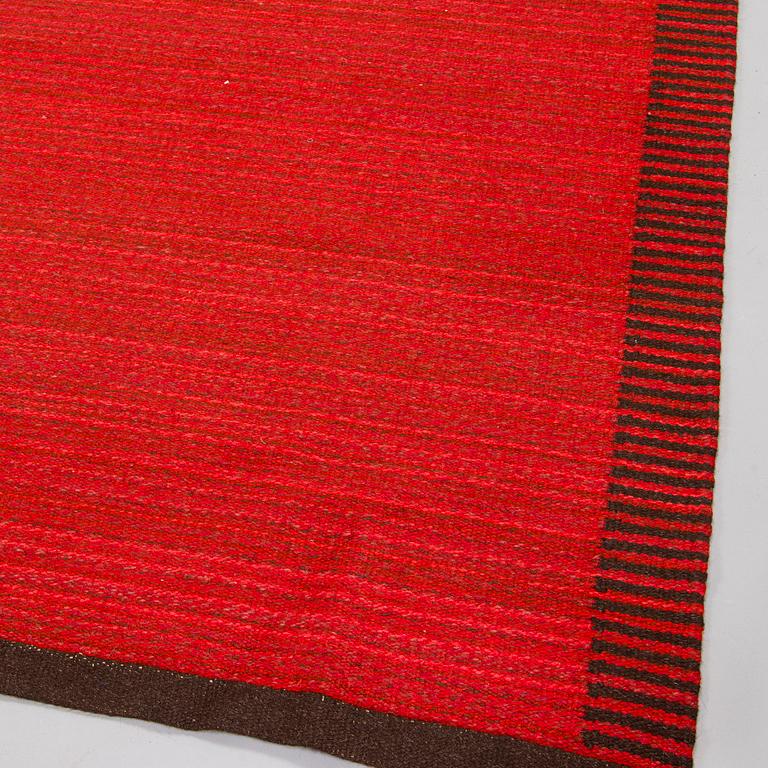 Kirsti Ilvessalo,  Mid-20th century flat weave carpet for Aaltosen Mattokutomo Kiikka Finland. Circa 300 x 200 cm.