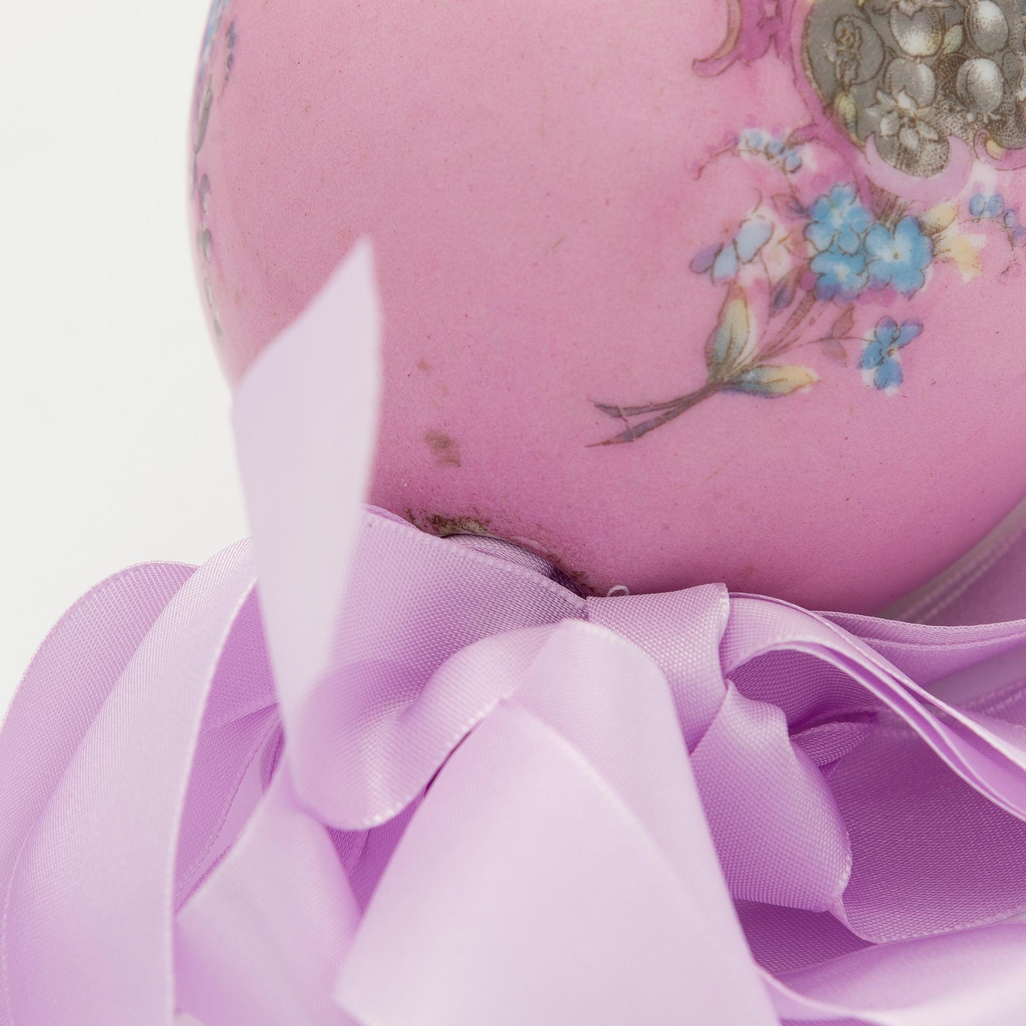 Dekorationsägg, porslin, Ryssland, kring sekelskiftet 1900.