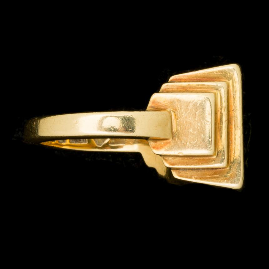 VAPENRING, 18k guld med adelätten Gyllenstiernas vapen. Vikt ca 12,5 g.  G. Dahlgren & Co, Malmö.