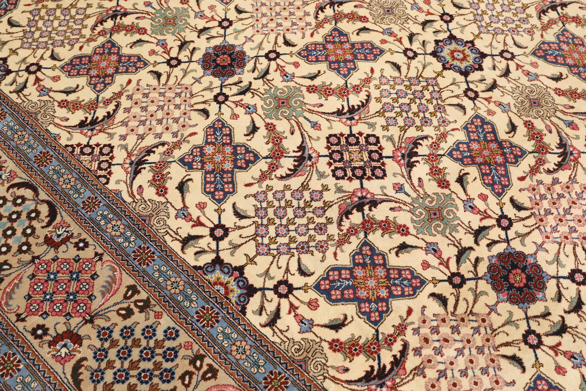 A Keshan carpet, approx. 407 x 290 cm.