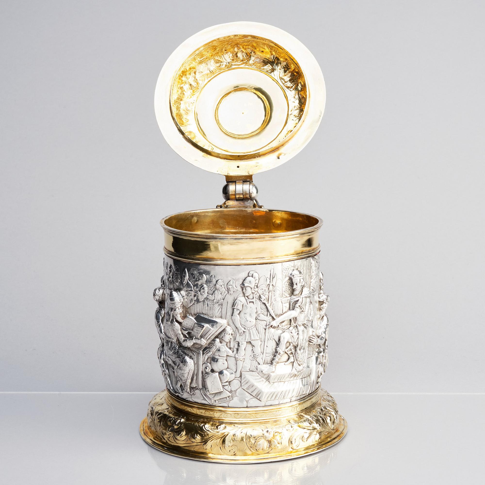 A Baroque German parcel-gilt silver tankard, mark of Johann Rohde II (1684-1726), Danzig, circa 1690. - Bukowskis A Baroque German parcel-gilt silver tankard, mark of Johann Rohde II (1684-1726), Danzig, circa 1690. - Bukowskis