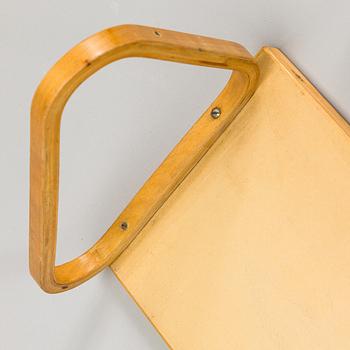 Alvar Aalto, vägghyllor, 2 st, modell 112/L för O.Y. Huonekalu- ja Rakennustyötehdas A.B 1900-talets mitt.