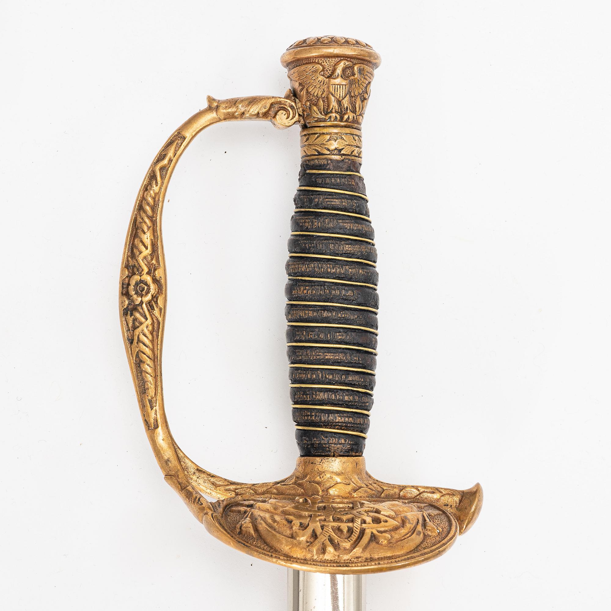 An American officer's sword, 18th/19th century.