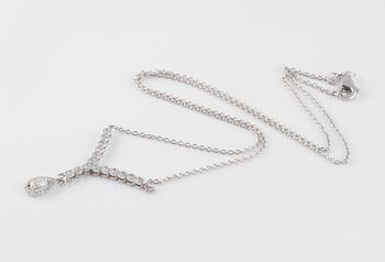 COLLIER, 18K vitguld med dropp- och briljantslipade diamanter ca 0.40 ct. Vikt 3,1 gram.