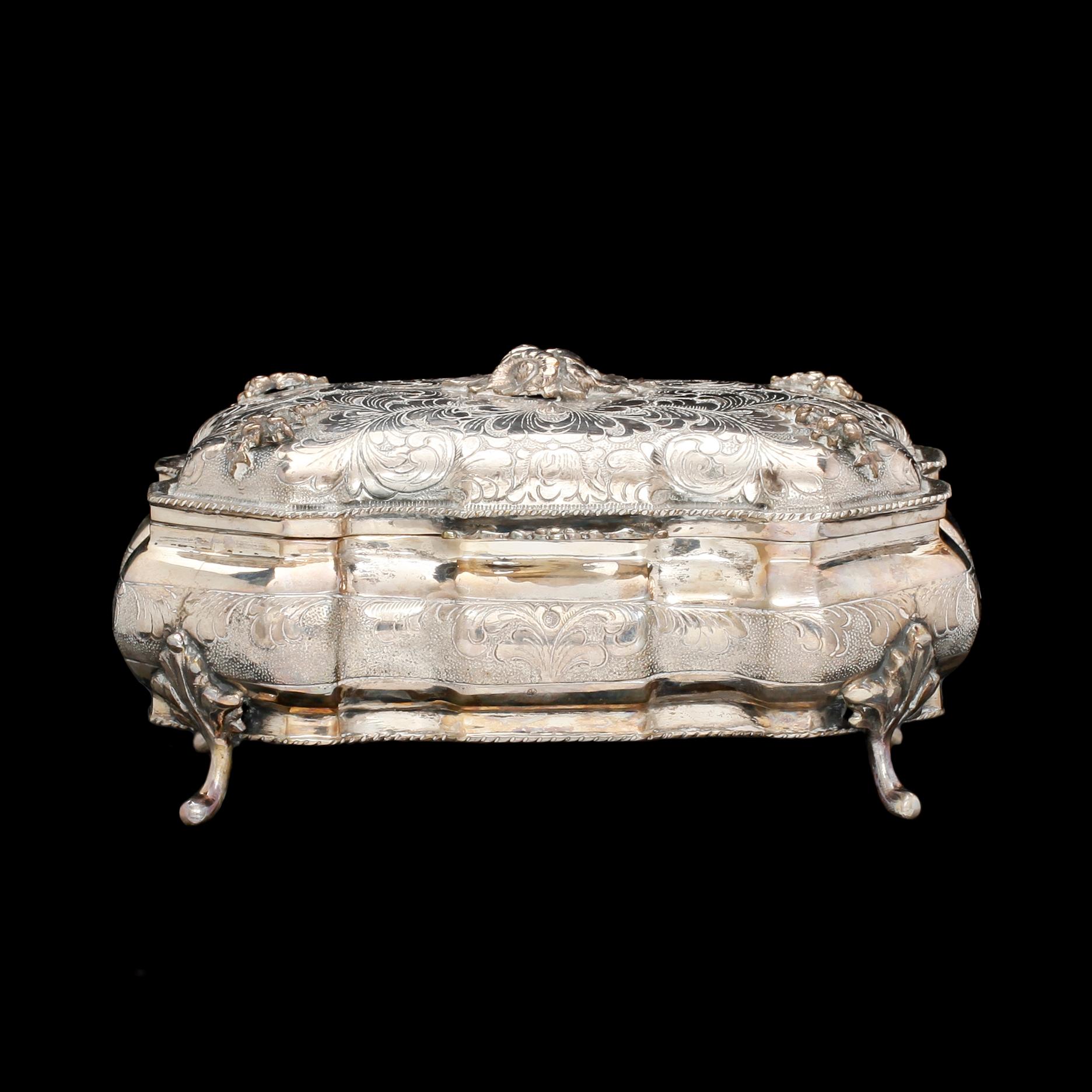 SKRIN, silver, importstämplar, rokokostil, 1900-talets första hälft. Vikt c:a 380g.