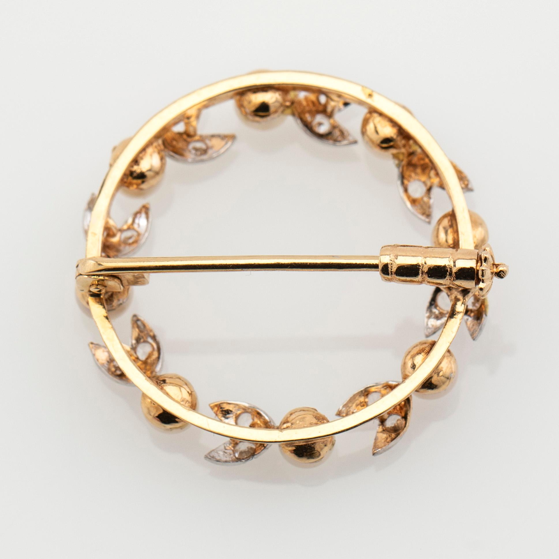 Brooch, 18K gold set with brilliant-cut diamonds and pearls.