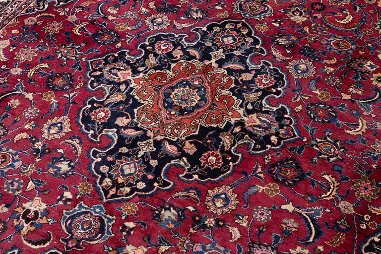 Rug, Meshed, 383 x 294 cm.