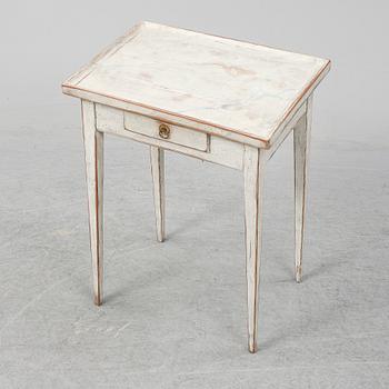 A first half of the 19th century table.