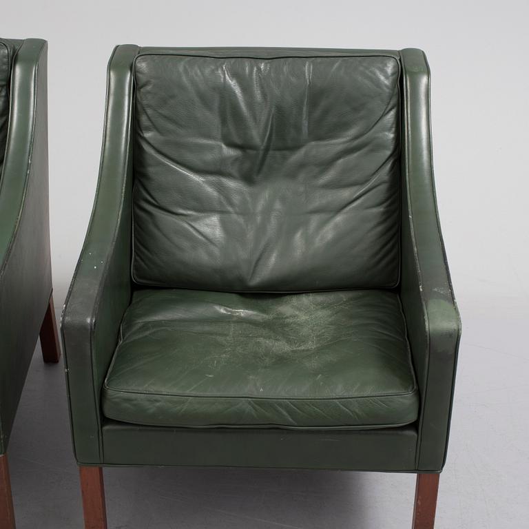 BØRGE MOGENSEN, a pair of easy chair model 2207-22.