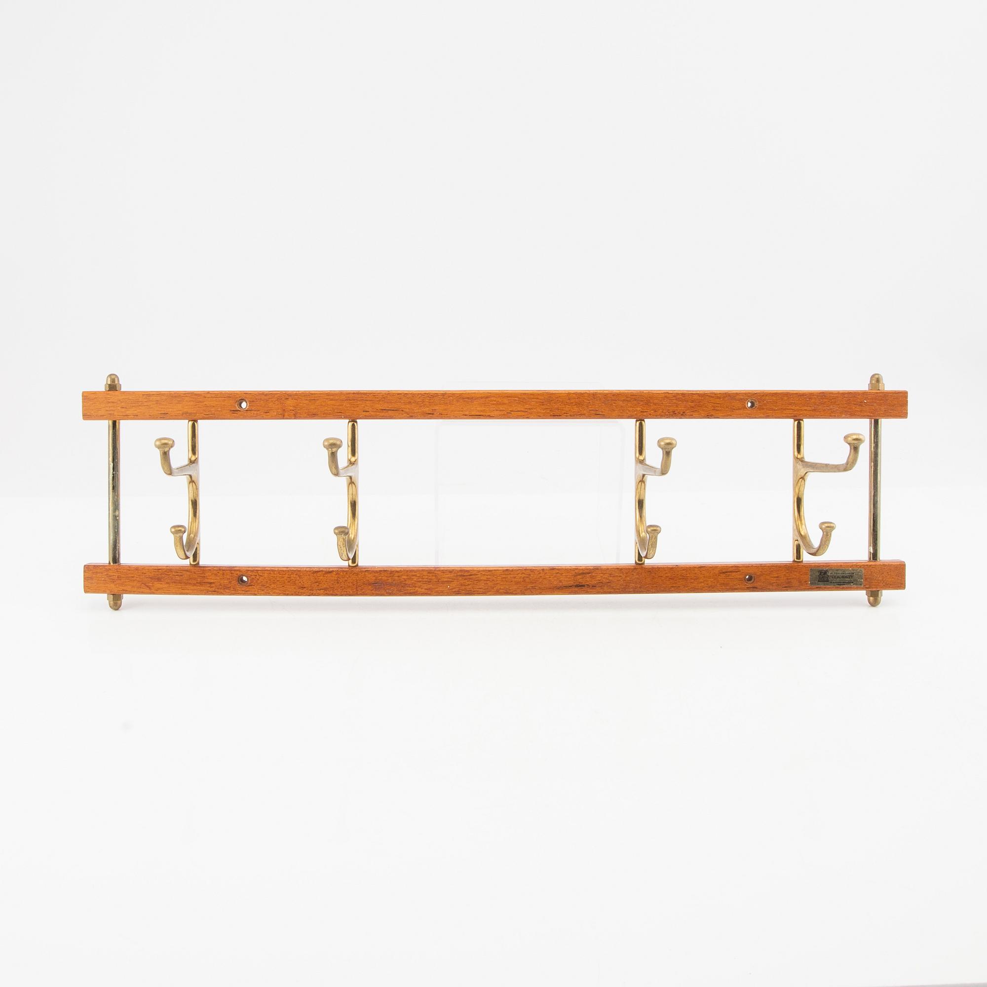 Klädhängare, ett par, "Dekorativ", Skoglunds metallgjuteri, Anderstorp, 1900-talets mitt.