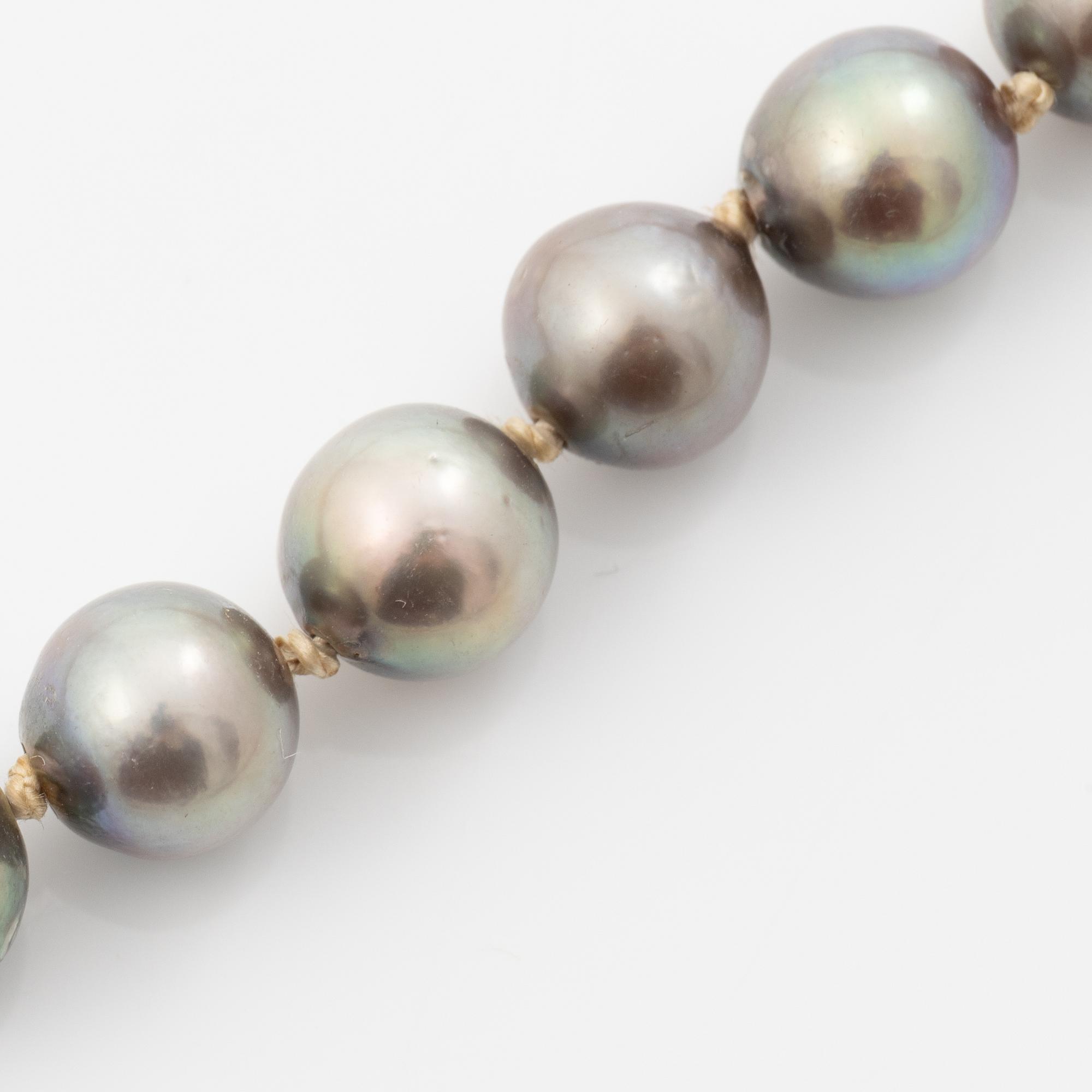Collier med odlade pärlor, lås 18K guld.