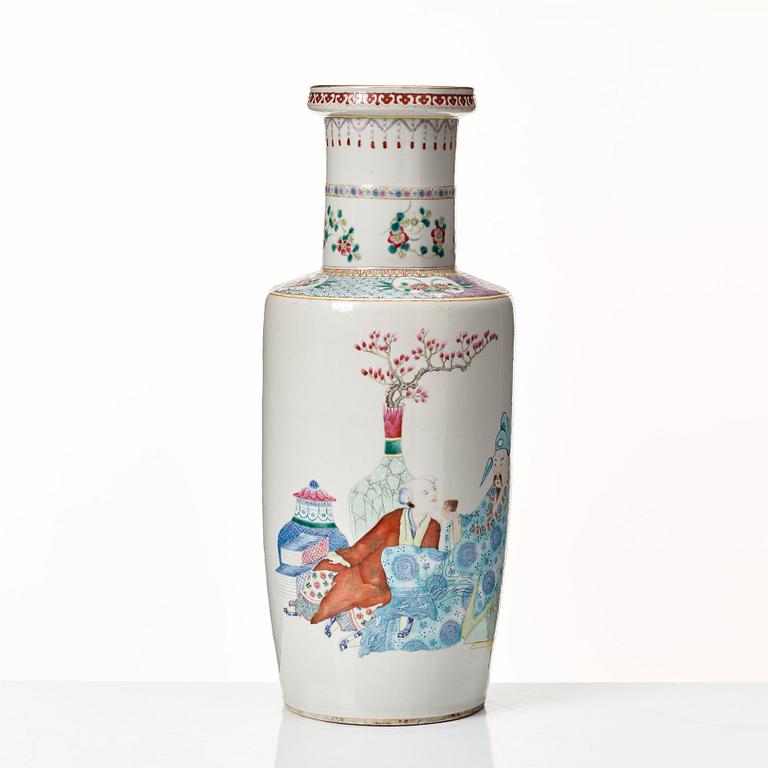 Roleauvas, porslin. Sen Qingdynasti, 1800-tal.