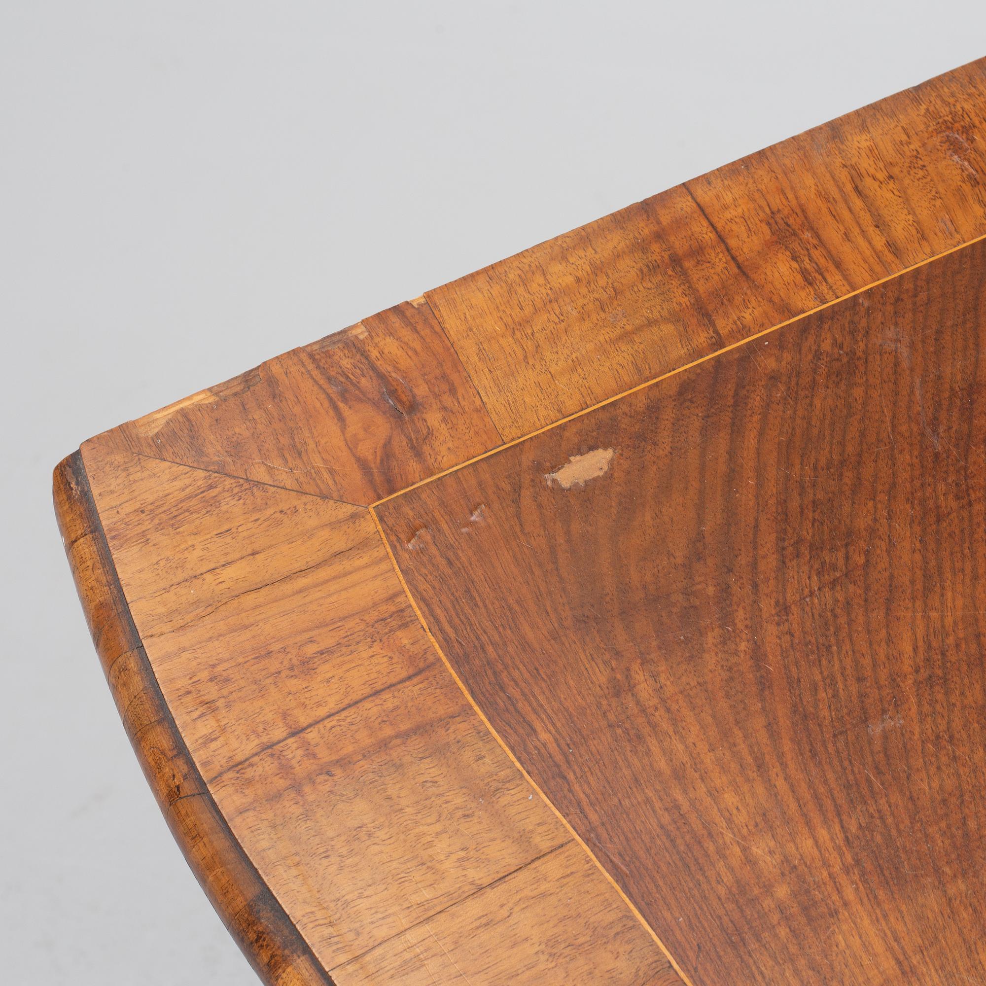 A Rococo-style chest of drawers, 19th century.