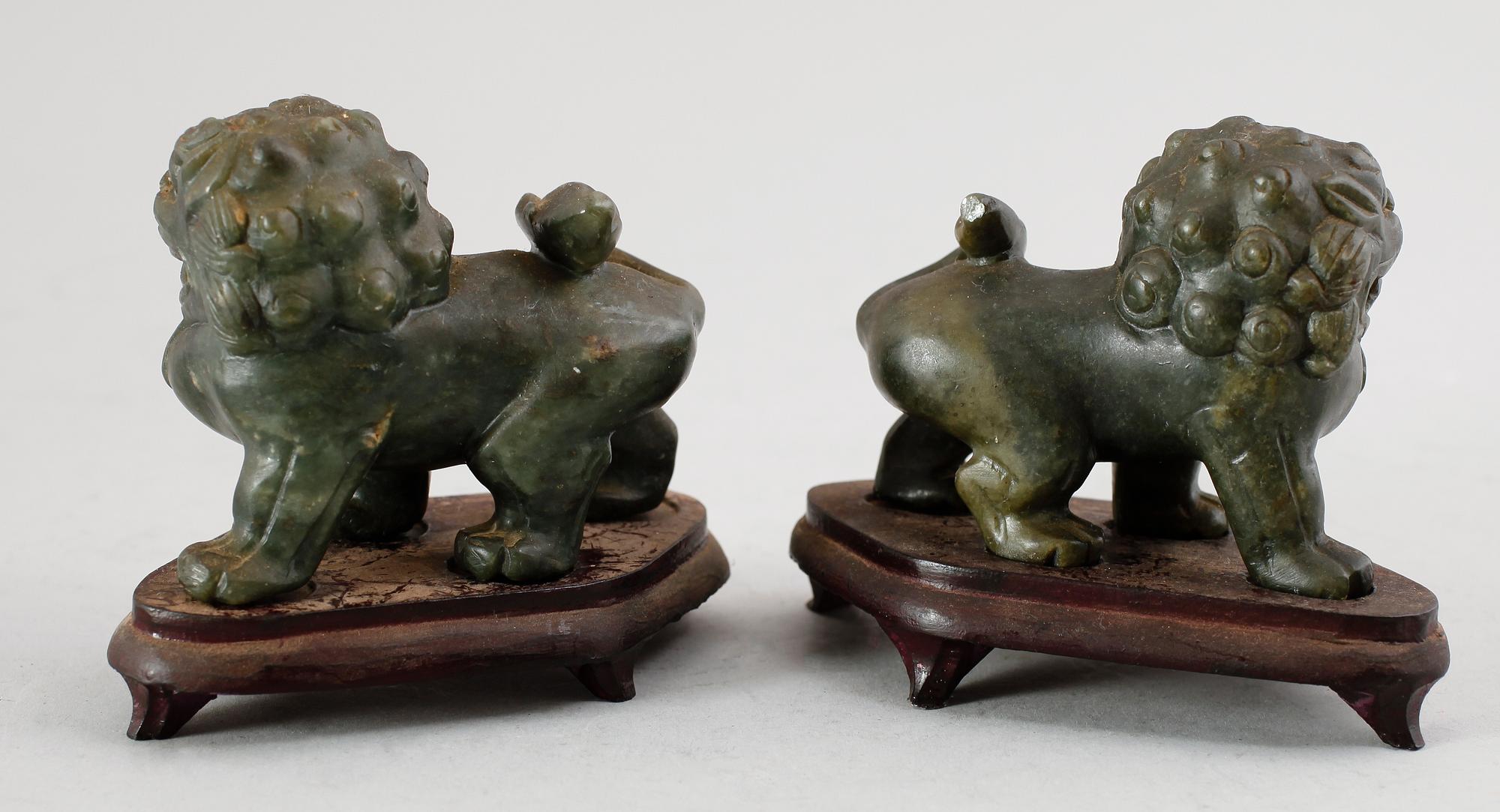 FIGURER, 1 par, grön sten, Kina, 1900-tal.