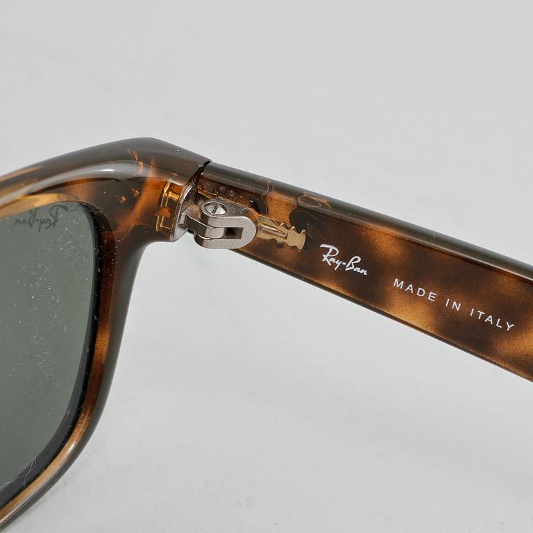 SOLGLASÖGON, "New Wayfarer", Ray Ban, 2000-tal.