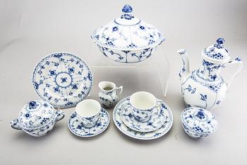 Servis 47 dlr Musselmalet halvblonde Royal Copenhagen Danmark 1900-talets andra hälft.