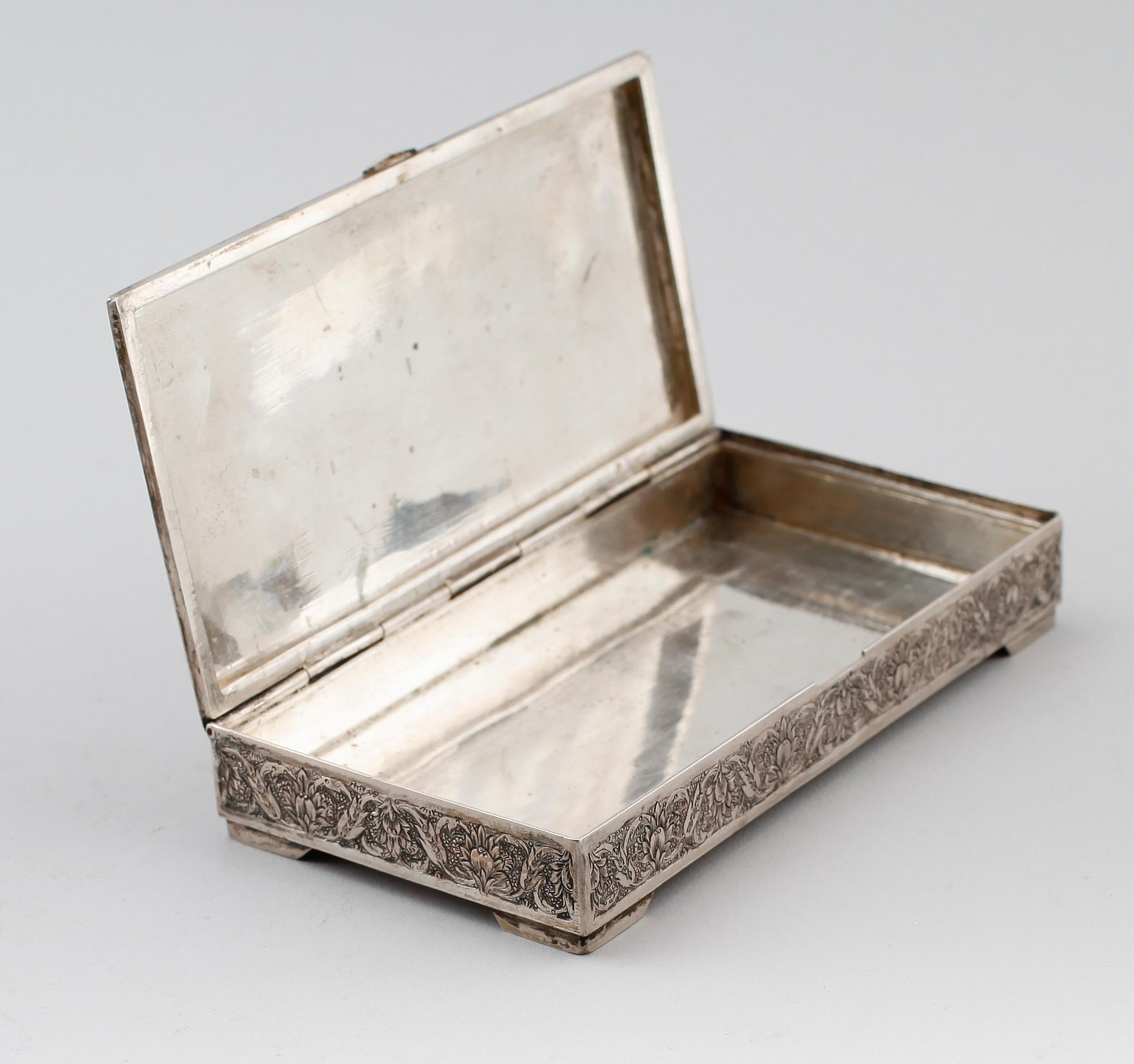 DOSA, silver, sannolikt 1900-tal. Vikt ca 297 g.