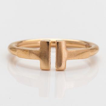 Tiffany & Co, an 18K gold 'T-wire' ring.