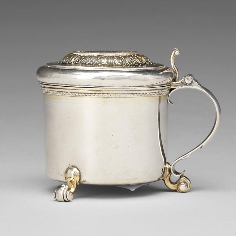 Bengt Biörn, miniatyrdryckeskanna, silver, Västerås 1736. Senbarock.