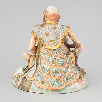 A Japanese satsuma figure, Meiji period (1868-1912).