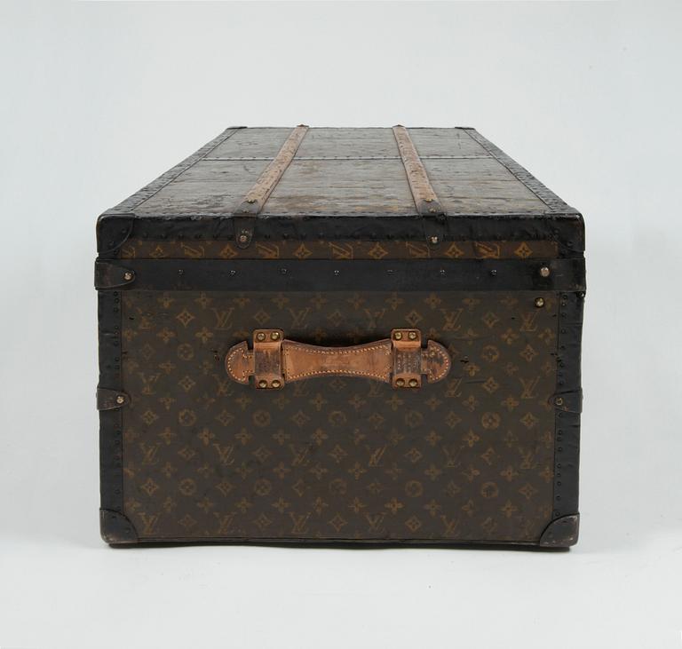 LOUIS VUITTON, koffert, sekelskiftet 1800/1900.
