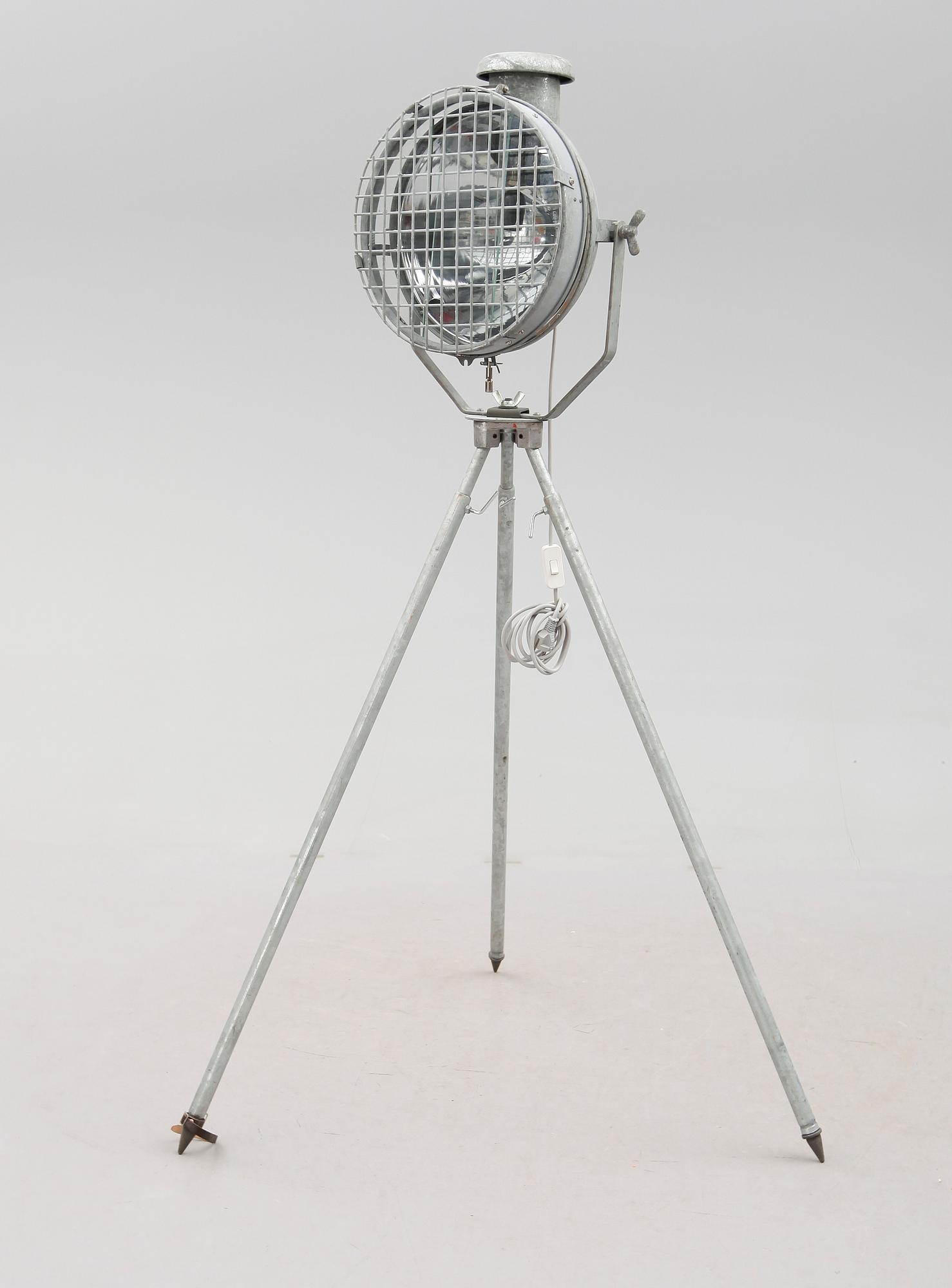 GOLVLAMPA, industrimodell, 1900-talets mitt.