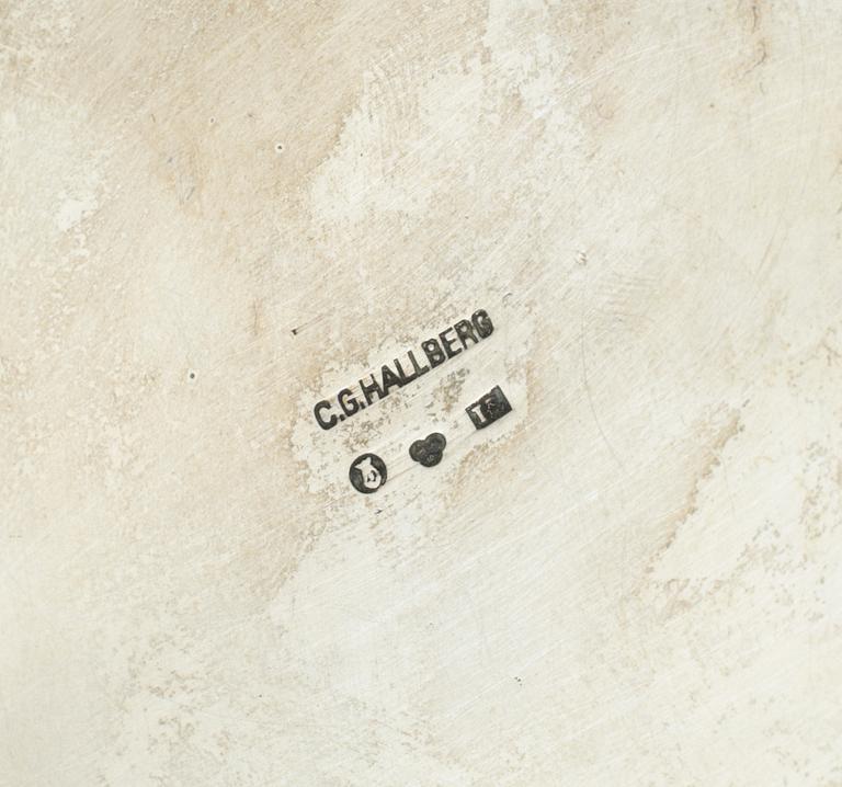 KANNA, silver. CG Hallberg, Stockholm, 1900-talets första kvartal. Otydlig årtalsstämpel. Bär gravyr 1914. Vikt 495 gram.