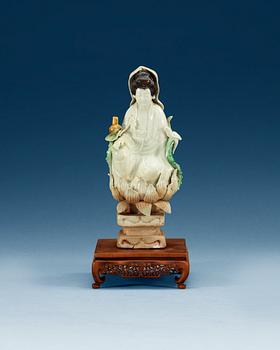 1779. A famille verte figure of Guanyin, Qing dynasty, Kangxi (1662-1722).