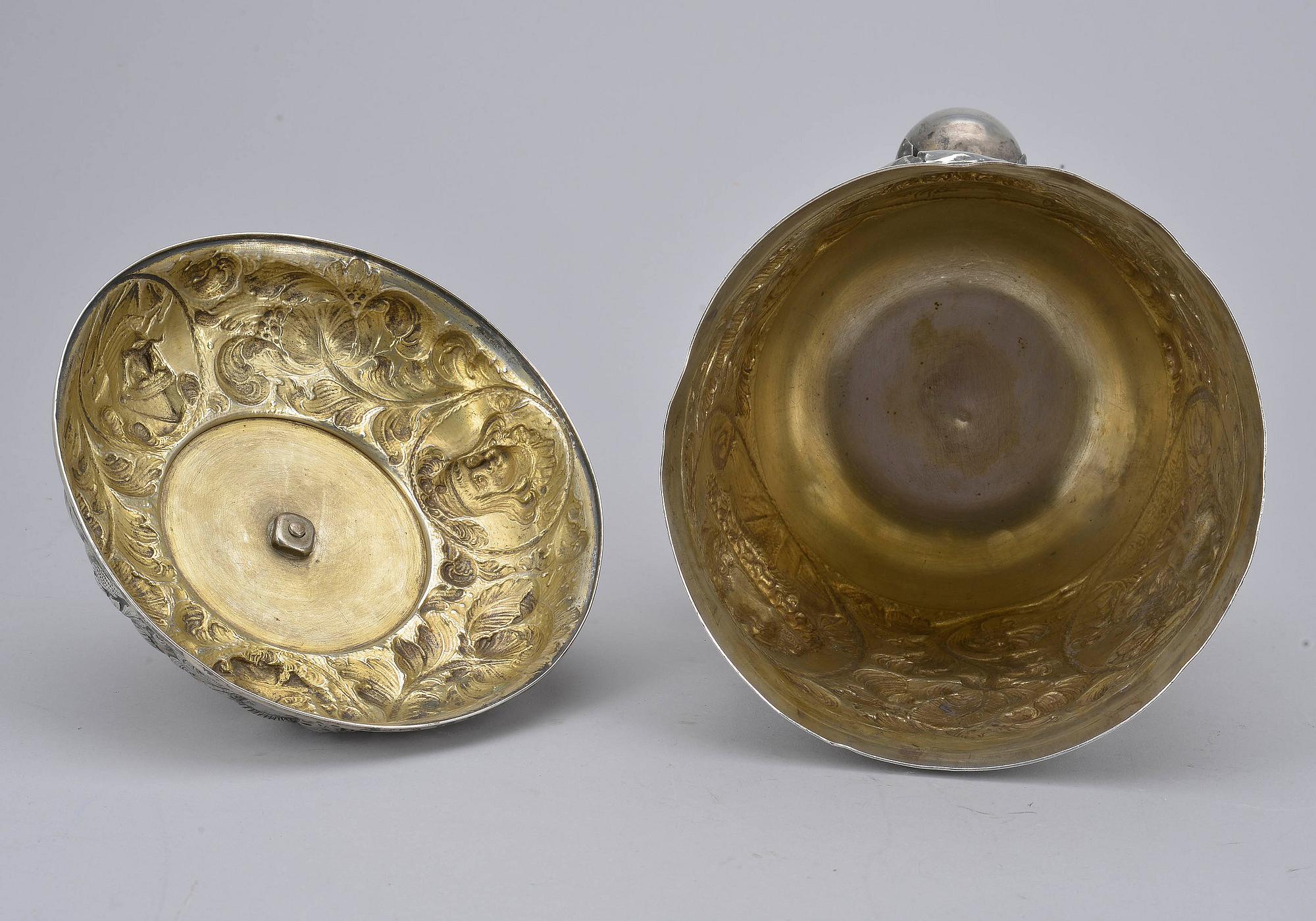 BÄGARE med LOCK, silver, möjligen Nürnberg, 1800-tal. Vikt 1140 g.