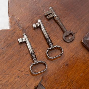 Corner cabinet, Karl Johan, first half of the 19th century.