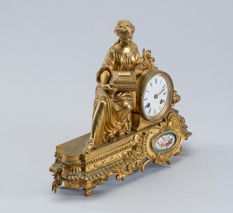 BORDSPENDYL, nyrokoko, 1800-talets andra hälft.