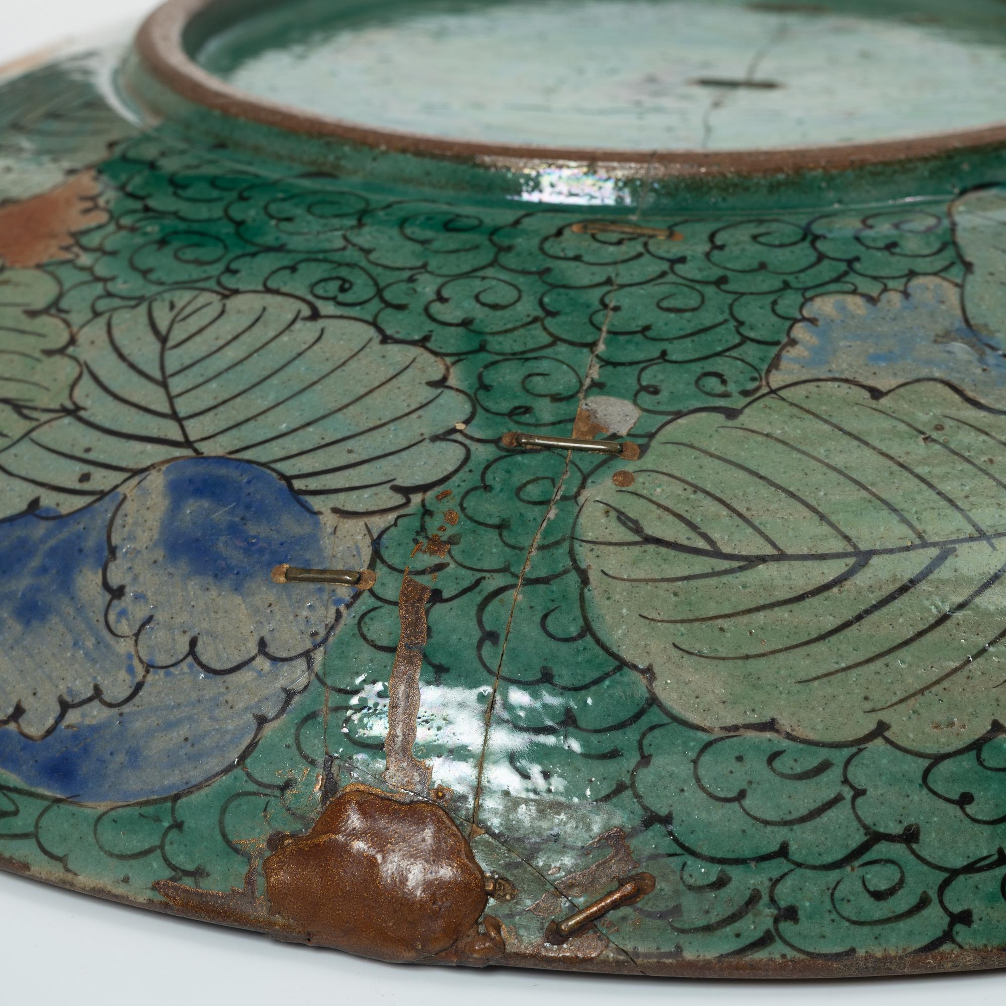 Fat, två stycken, porslin. Japan, Meiji (1868-1912).