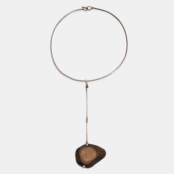 150. Vivianna Torun Bülow-Hübe, a silver necklace with a beach stone pendant, executed in her own workshop in France, ca 1958-64.