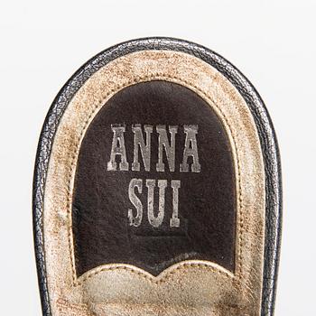 SKOR, Anna Sui.