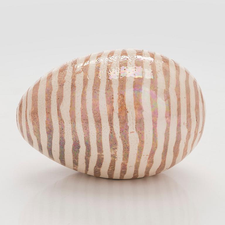 Åsa Hellman, koristemuna, keramiikkaa, signeerattu.