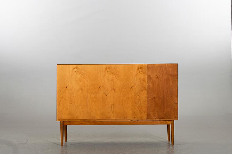 A SWEDISH MID 20TH CENTURY SIDEBOARD, H M Nordéns Möbelaffär.