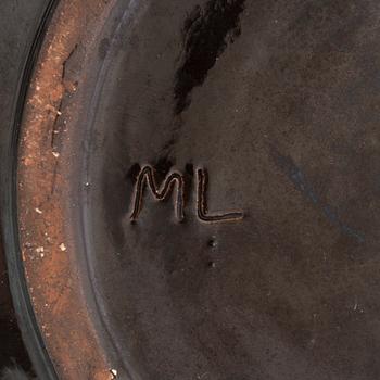 Marita Lybeck, lautasia, 2 kpl sekä malja, punasavi, signeerattu ML.