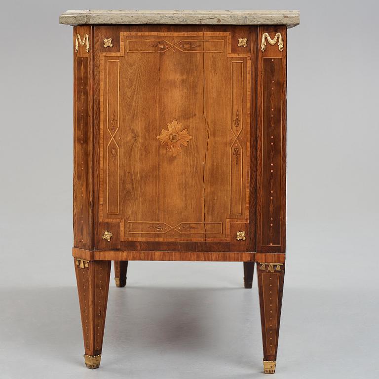 A Gustavian late 18th century commode by Nils Petter Stenström (master in Stockholm 1781-1790), not signed.