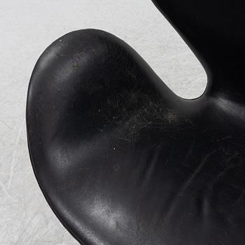 Arne Jacobsen,  fåtölj, "Svanen", Firtz Hansen, Danmark, 1960/70-tal.