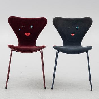 Arne Jacobsen, a pair of 'Sjuan' chairs, special edition Lala Berlin, Republic of Fritz Hansen, 2017.