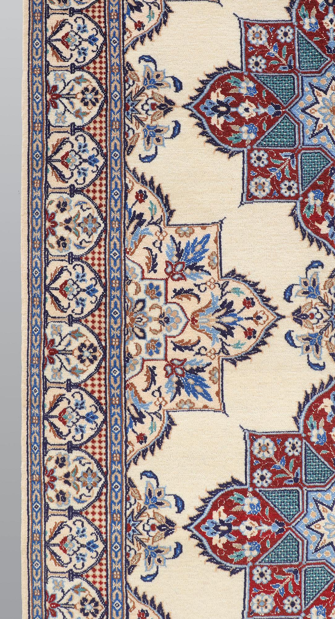 A part silk Nain runner, part silk, so-called 9LAA, approx. 300 x 99 cm.