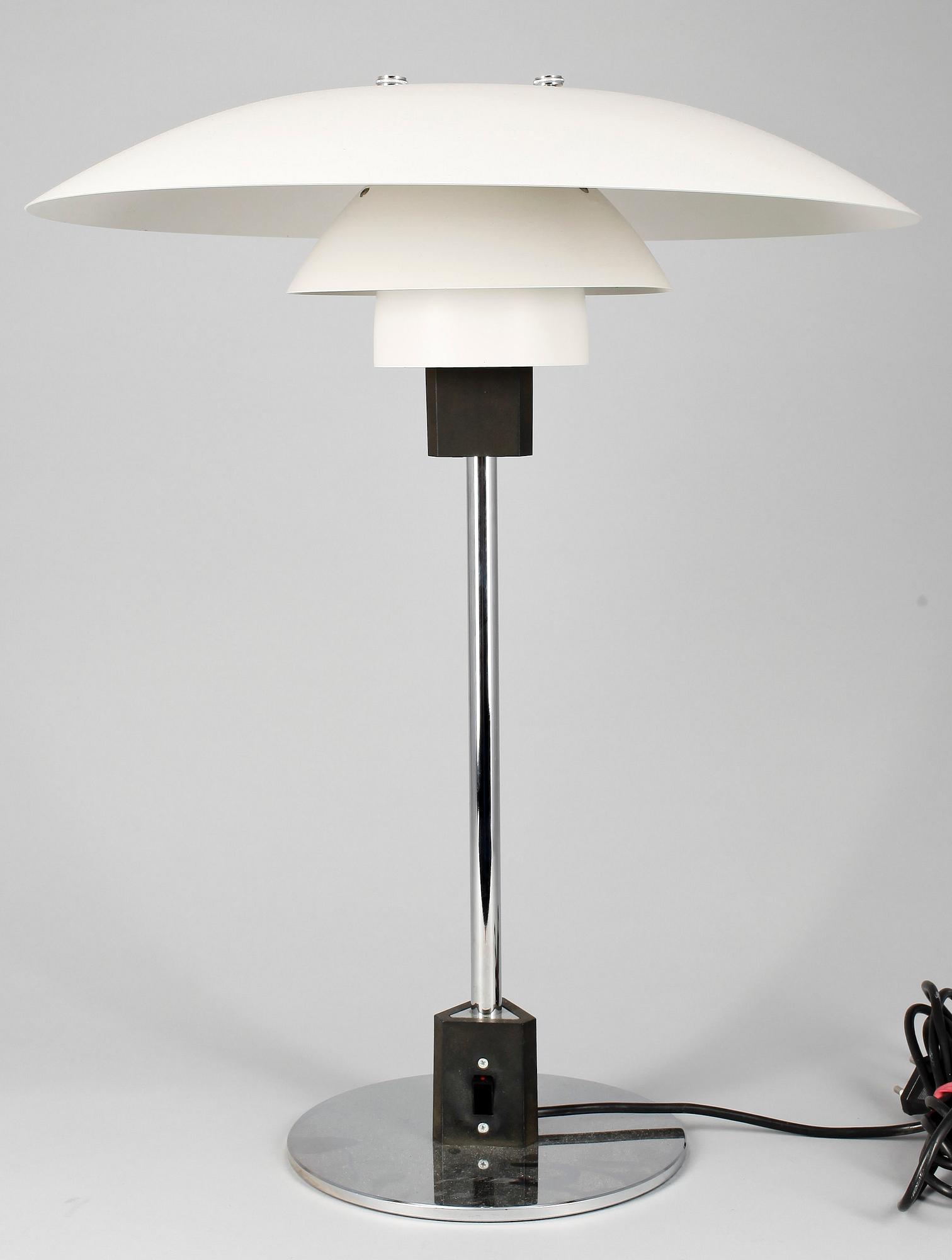 BORDSLAMPA, PH 4/3, Poul Henningsen för Louis Poulsen, Danmark, sannolikt 80-tal.