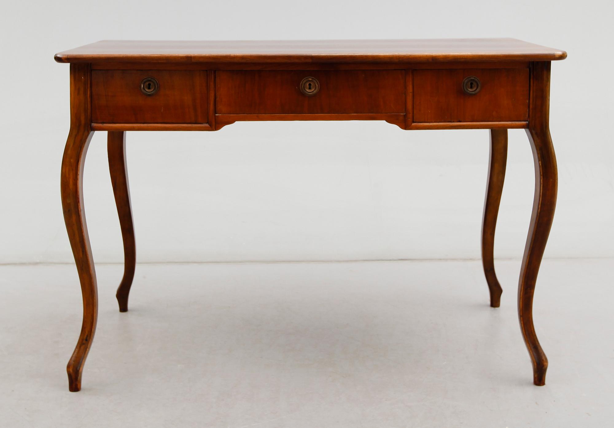 SKRIVBORD, rokokostil, 1800-talets andra hälft.